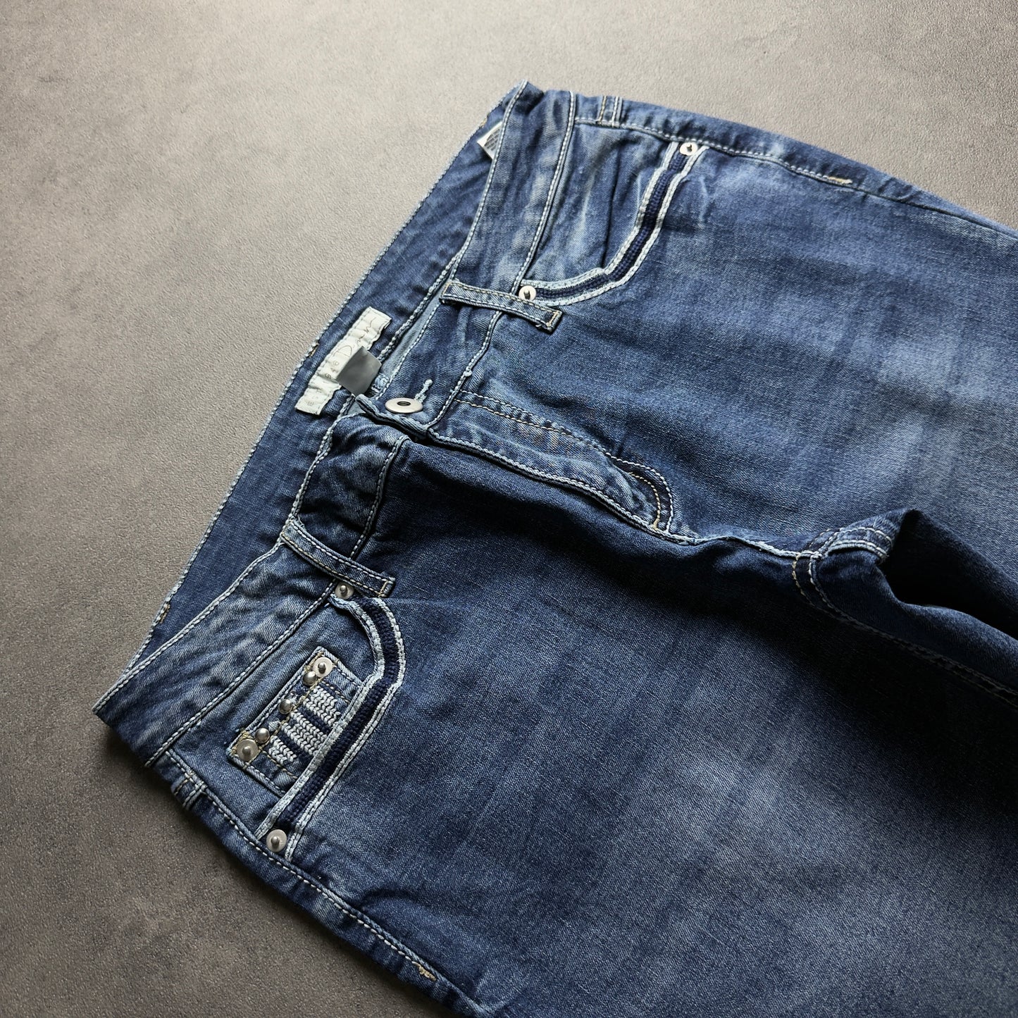 Y2K EMBROIDERY BOOTCUT JEANS (Größe M)