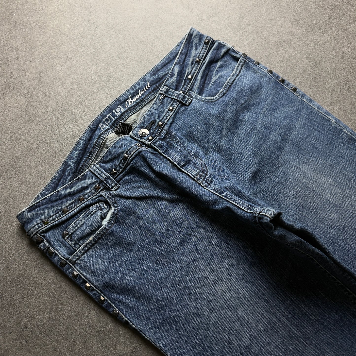 Y2K EMBROIDERY BOOTCUT JEANS (Größe L)