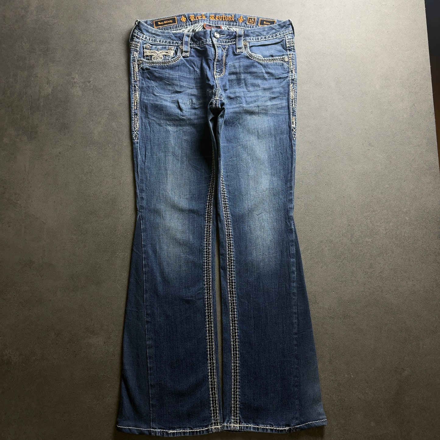 ROCK REVIVAL BOOTCUT JEANS (Größe M)