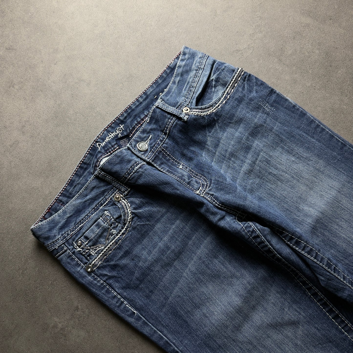 Y2K EMBROIDERY BOOTCUT JEANS (Größe L)