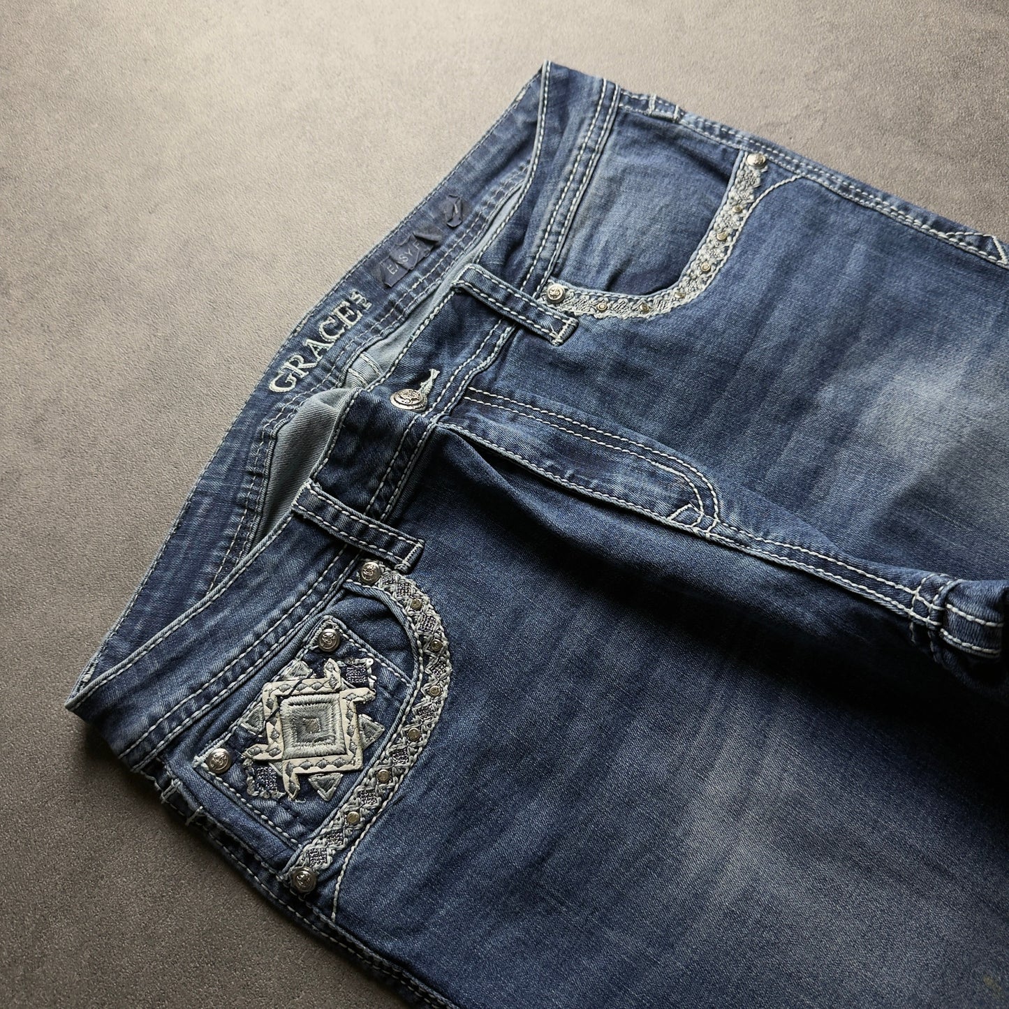 Y2K EMBROIDERY BOOTCUT JEANS (Größe M)