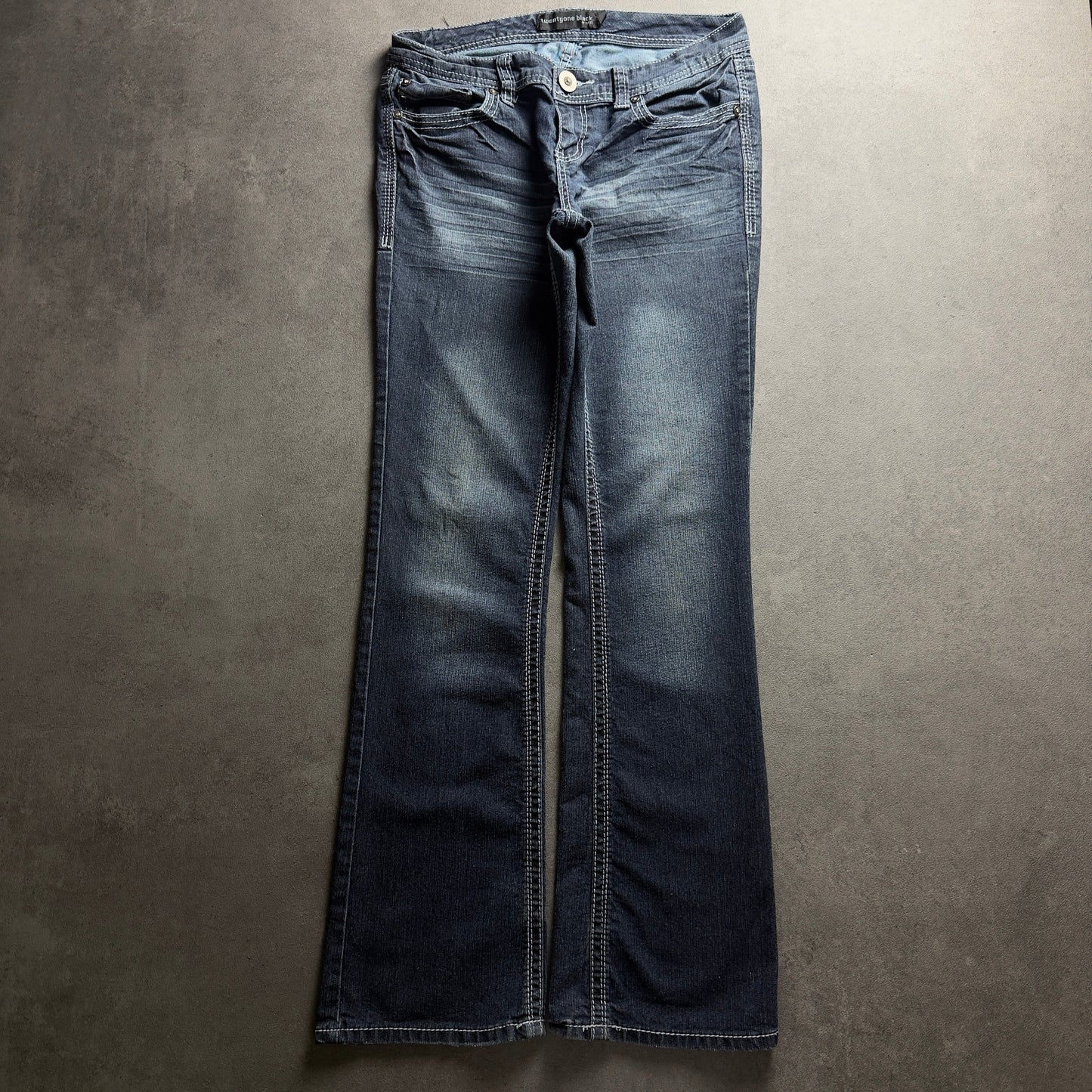 Y2K EMBROIDERY BOOTCUT JEANS (Größe M)