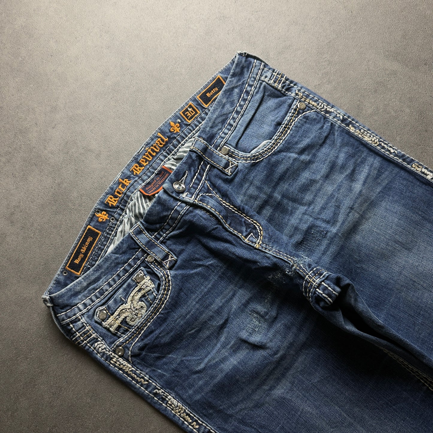 ROCK REVIVAL BOOTCUT JEANS (Größe M)