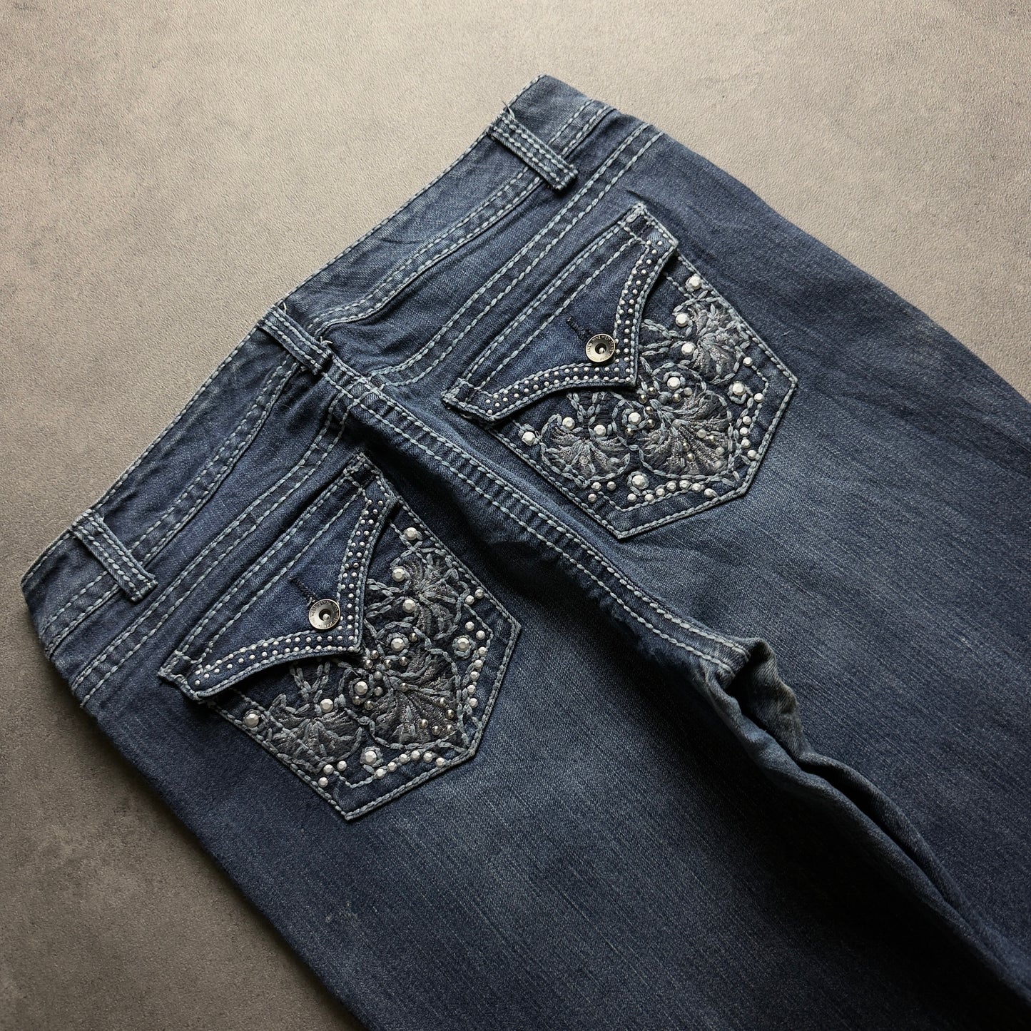 Y2K EMBROIDERY BOOTCUT JEANS (Größe L)