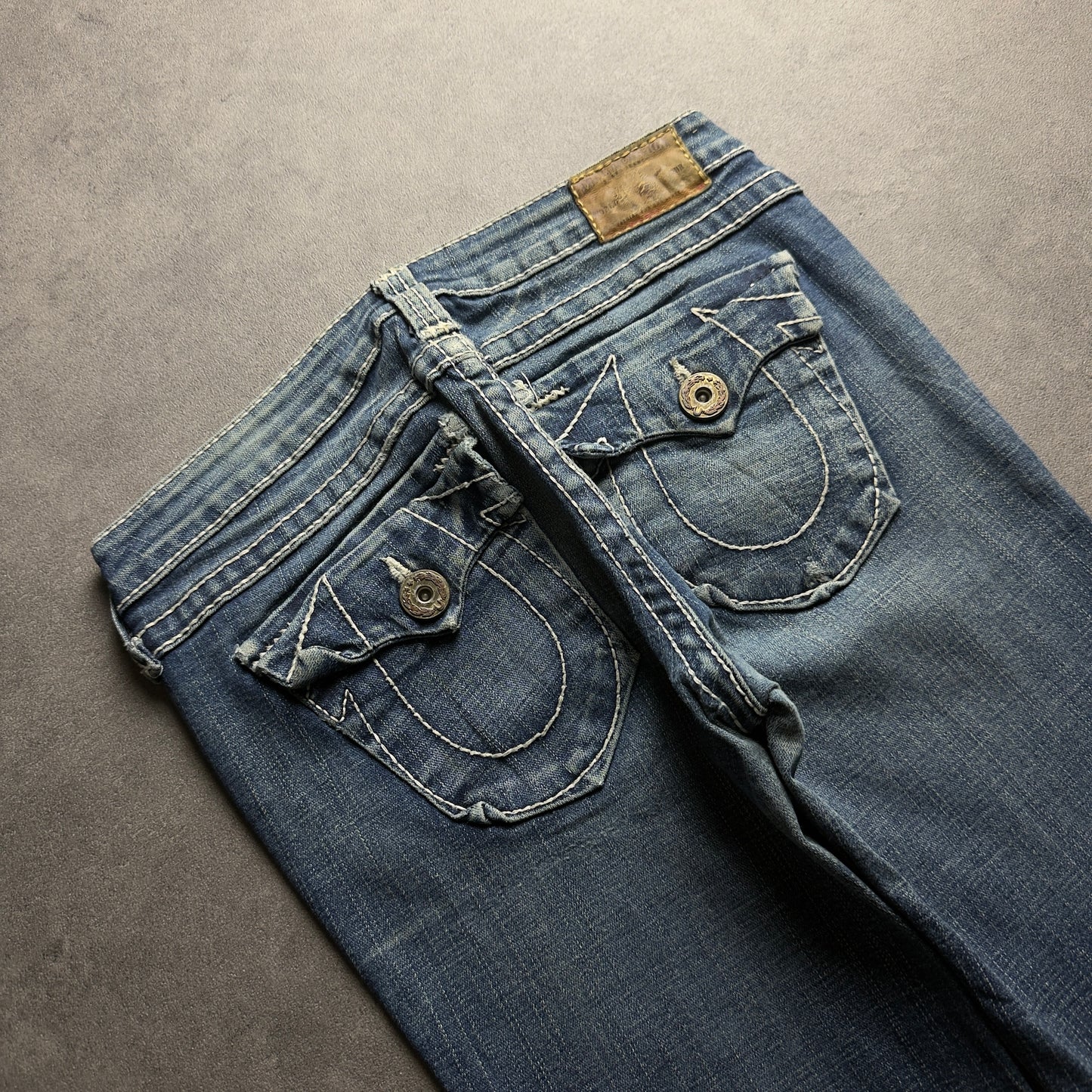 TRUE RELIGION BOOTCUT JEANS (Größe S)